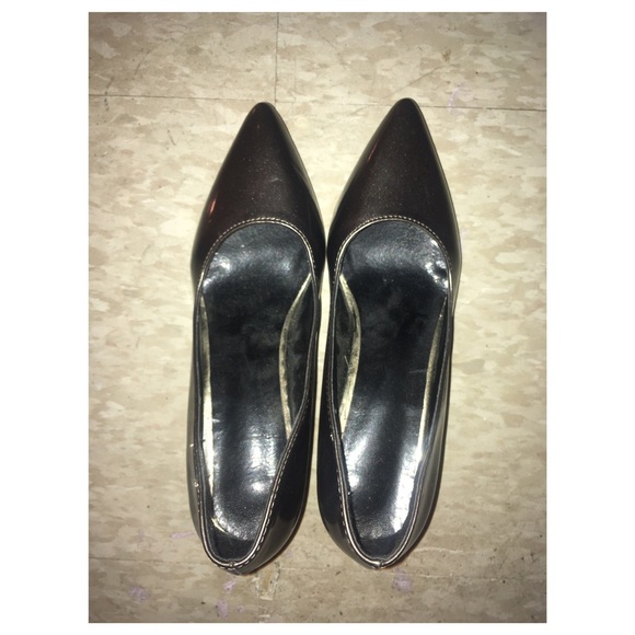 Shoes - $BUNDLE SALE$ Metallic pointy toe pumps block heel